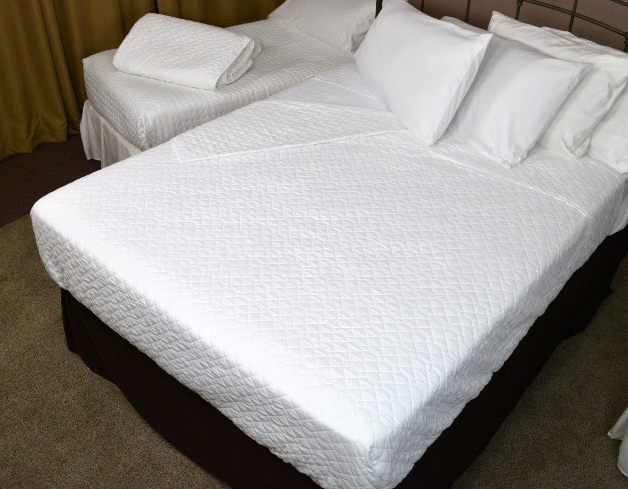 Double Diamond Coverlet White By Kartri - image 1