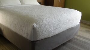 Ariel White Top Sheet