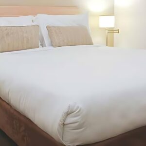 Hotel Bed White Percale T250 CottonPoly Royal Suite